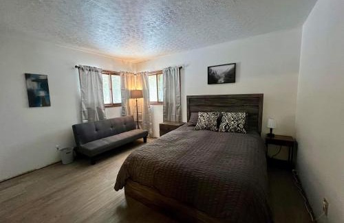 Wetmore House | Discover Family-Friendly Comfort at Wagner Creek Hideaway