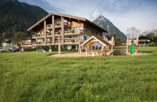Pertisau Apartment | Wagner's Aparthotel: Oceanfront Bliss with Top Amenities