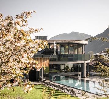 Pertisau Apartment | Wagner's Aparthotel: Oceanfront Bliss with Top Amenities