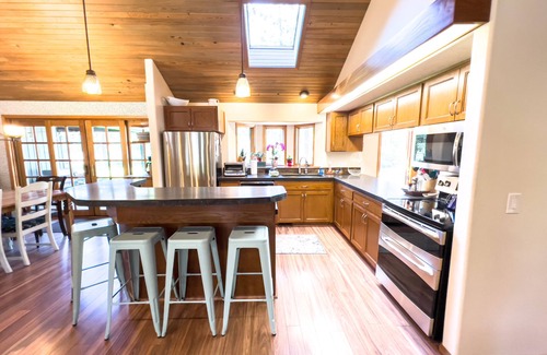 Sisters House | Tranquil Wagon Wheel Home with Pool, Spa & Ideal Amenities