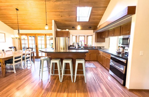 Sisters House | Tranquil Wagon Wheel Home with Pool, Spa & Ideal Amenities