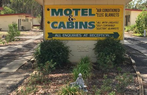 Coonabarabran Hotel | Cozy Wagon Wheel Motel & Units: Pet-Friendly Retreat