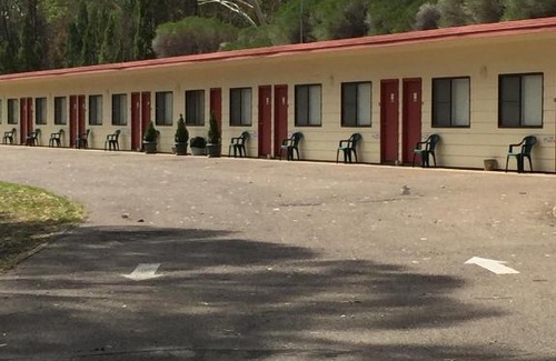 Coonabarabran Hotel | Cozy Wagon Wheel Motel & Units: Pet-Friendly Retreat