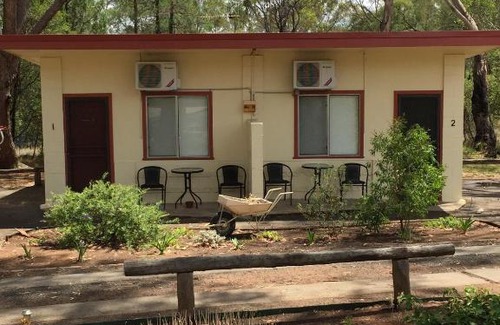 Coonabarabran Hotel | Cozy Wagon Wheel Motel & Units: Pet-Friendly Retreat