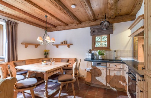 Oberhausen Apartment | Wagstätt Loft - Guest Rated 10/10 with Kitchen & Breakfast