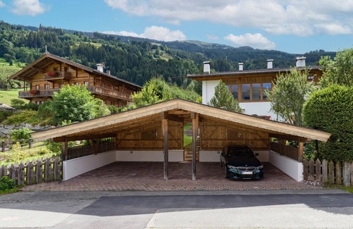Oberhausen Apartment | Wagstätt Loft - Guest Rated 10/10 with Kitchen & Breakfast