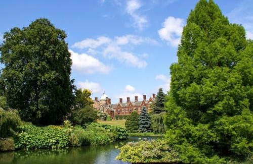 Yaxham House | Discover Wagtail Barn: Child-Friendly Retreat with 4 Stars