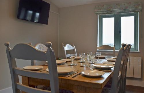Gumley House | Welcoming Wagtail Cottage: 4-Star, Pet-Friendly Retreat