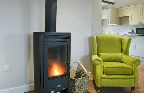 Gumley House | Welcoming Wagtail Cottage: 4-Star, Pet-Friendly Retreat