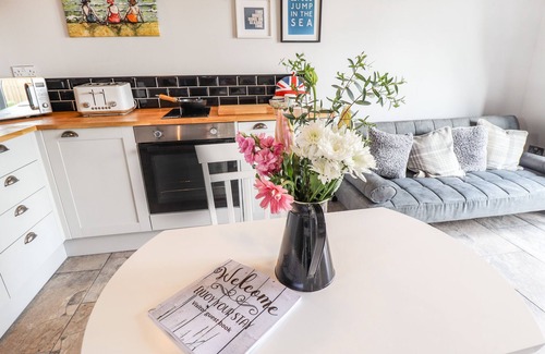 Sandilands Cottage | Pet-Friendly Wagtail Cottage with Garden in Sutton-On-Sea