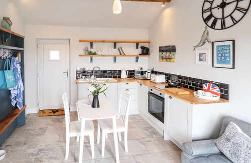 Sandilands Cottage | Pet-Friendly Wagtail Cottage with Garden in Sutton-On-Sea