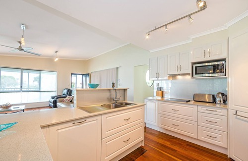 Banksia Beach House | Discover Wagtail at Banksia Beach - Pet Friendly Retreat