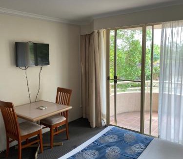 Wahroonga Hotel | Comfortable Wahroonga Furnished Apartments with Hot Tub