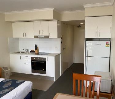 Wahroonga Hotel | Comfortable Wahroonga Furnished Apartments with Hot Tub