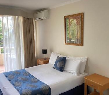 Wahroonga Hotel | Comfortable Wahroonga Furnished Apartments with Hot Tub