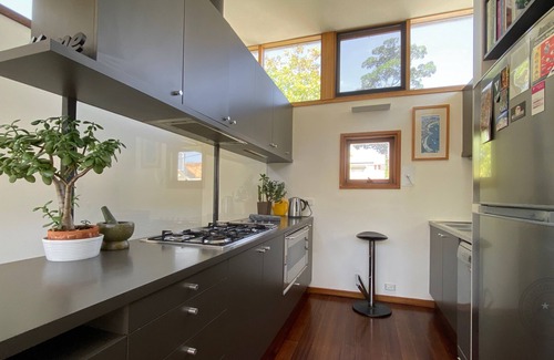 Carlton House | Pet-Friendly Wahroonga in Central Carlton - Rated 10/10!