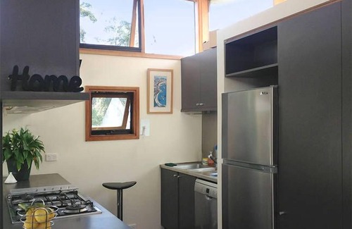 Carlton House | Pet-Friendly Wahroonga in Central Carlton - Rated 10/10!