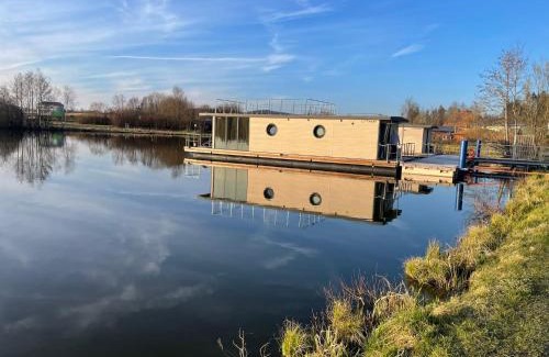 Waldkirchen Boat Rental | Waidlerland Hausboot 1: Guest Rated 9.6, Pet & Child Friendly
