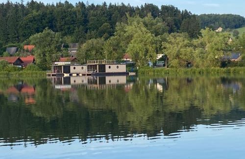 Waldkirchen Boat Rental | Waidlerland Hausboot 1: Guest Rated 9.6, Pet & Child Friendly