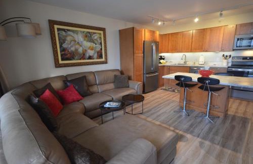 Waikiki Apartment | Escape to Waikiki Banyan 912: Oceanfront Paradise Awaits