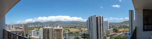 Waikiki Apartment | Waikiki Banyan Condo with Mountain Views Near Waikiki Beach, Free Parking (22113)
