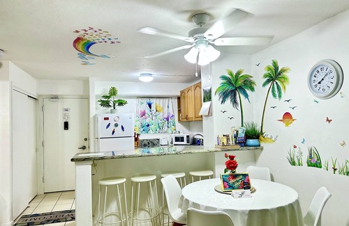 McCully - Moiliili Apartment | Spacious Waikiki Retreat with Pool and Ocean View