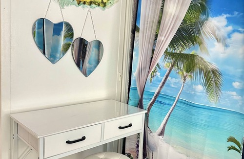 McCully - Moiliili Apartment | Spacious Waikiki Retreat with Pool and Ocean View