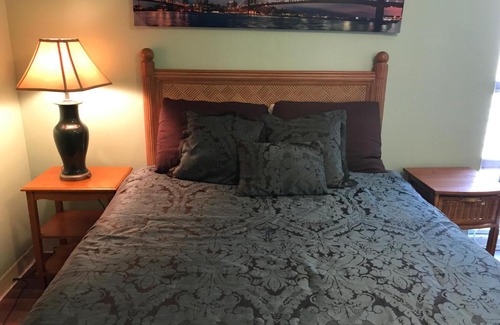 Waikiki Apartment | Guest Rated 10/10 at Waikiki Whale Watcher Apts 304A