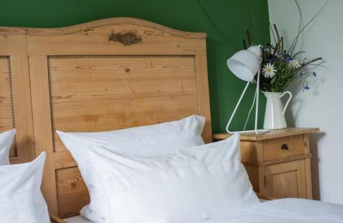 Dorfen Hotel | Pet-Friendly Wailtl Hotel with Breakfast & Restaurant Offerings