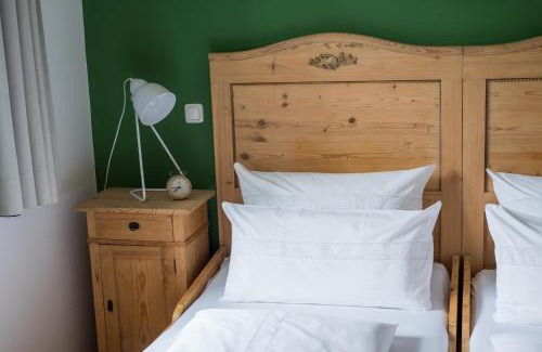Dorfen Hotel | Pet-Friendly Wailtl Hotel with Breakfast & Restaurant Offerings