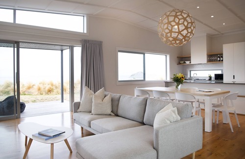Waimarama House | Waimarama Heights: Family-Friendly Holiday Home Retreat