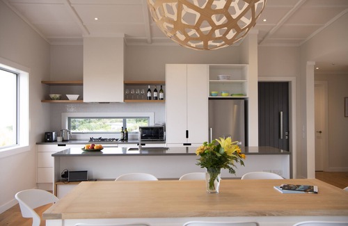 Waimarama House | Waimarama Heights: Family-Friendly Holiday Home Retreat