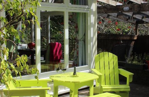 Whangarei Bed & Breakfast | Pet-Friendly Waimoana Garden Accommodation - 4 Star Stay