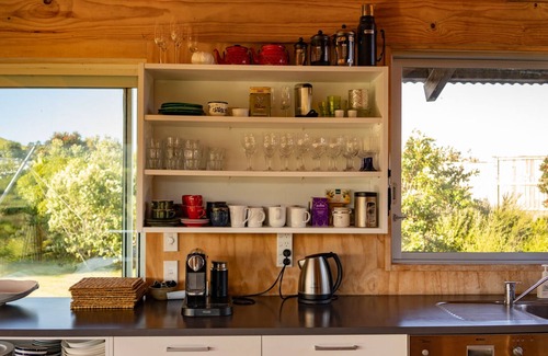 Whangapoua House | Riverside Retreat: Guest Rated 9.8 with Ocean Views