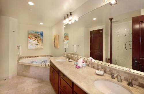 Wailua Apartment | Exquisite Waipouli Beach Resort with Pool View & Family Fun