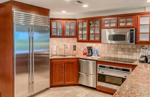 Wailua Apartment | Relaxing Waipouli Beach Resort H105 with Oceanfront Views