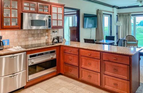 Wailua Apartment | Relaxing Waipouli Beach Resort H105 with Oceanfront Views