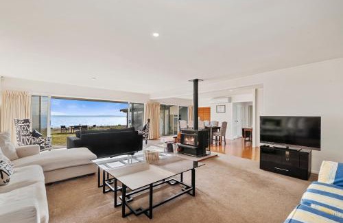 Waitahanui House | Lakefront Retreat at Waitahanui - Family-Friendly Getaway