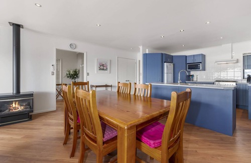 Tauranga Taupo House | Idyllic Waitetoko Waterfront Holiday Home for Families