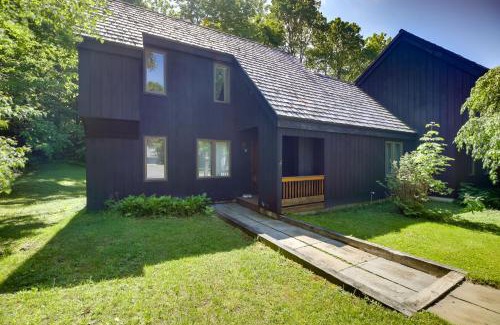 Waitsfield Apartment | Elegant Waitsfield Condo with Pool & Trail Access Awaits