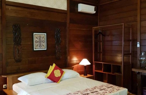 Waisai House | Discover Waiwo Dive Resort: Family-Friendly with Dining Options