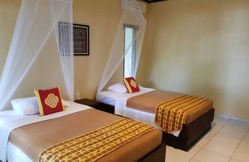 Waisai House | Discover Waiwo Dive Resort: Family-Friendly with Dining Options