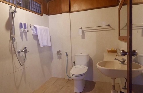 Patuno Hotel | Discover Wakatobi Patuno Resort: Family-Friendly Retreat