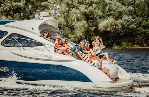 Konakovo Hotel | Explore Comfort at Wake Hotel - Guest Rated 9/10