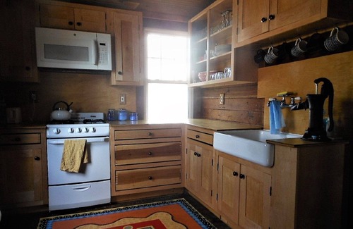 Mid-Coast and Islands Cottage | Awaken to Ocean Sunrise: Family-Friendly with Pool & Breakfast