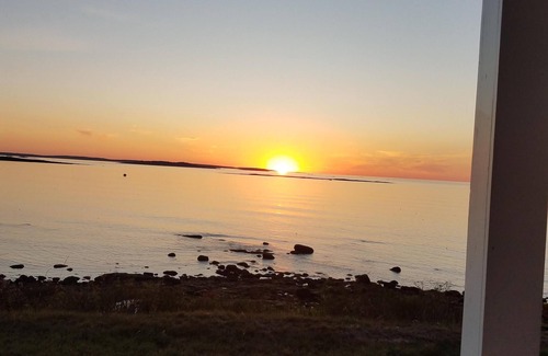 Mid-Coast and Islands Cottage | Awaken to Ocean Sunrise: Family-Friendly with Pool & Breakfast