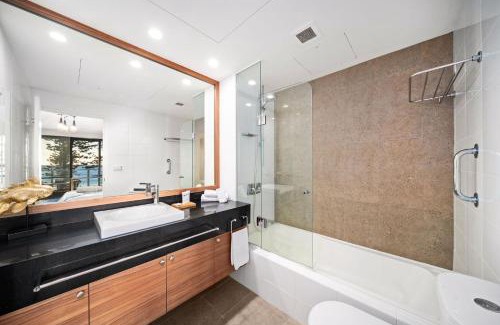 Manly Apartment | Wake to Waves, Elegant Beachfront Apartment