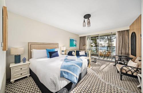 Manly Apartment | Wake to Waves, Elegant Beachfront Apartment