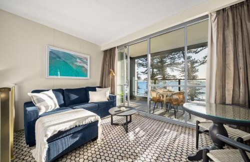 Manly Apartment | Wake to Waves, Elegant Beachfront Apartment