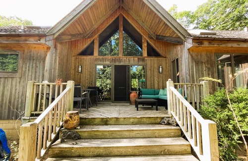 Montauk House | Experience Beachfront Bliss with Pool and Chef's Kitchen